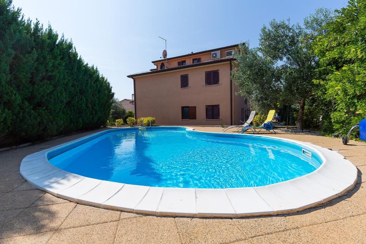 Apartments With A Swimming Pool Novigrad - 7078 Exteriör bild