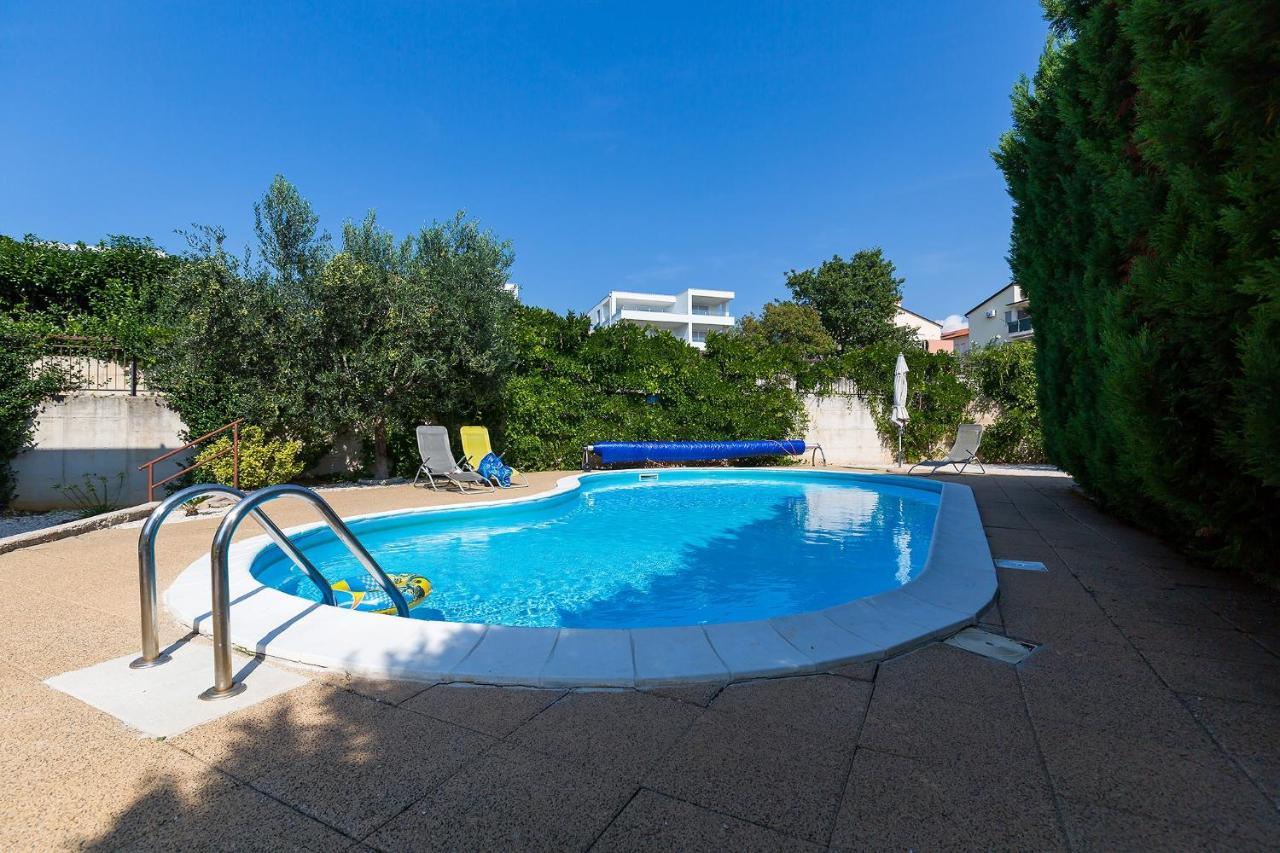 Apartments With A Swimming Pool Novigrad - 7078 Exteriör bild