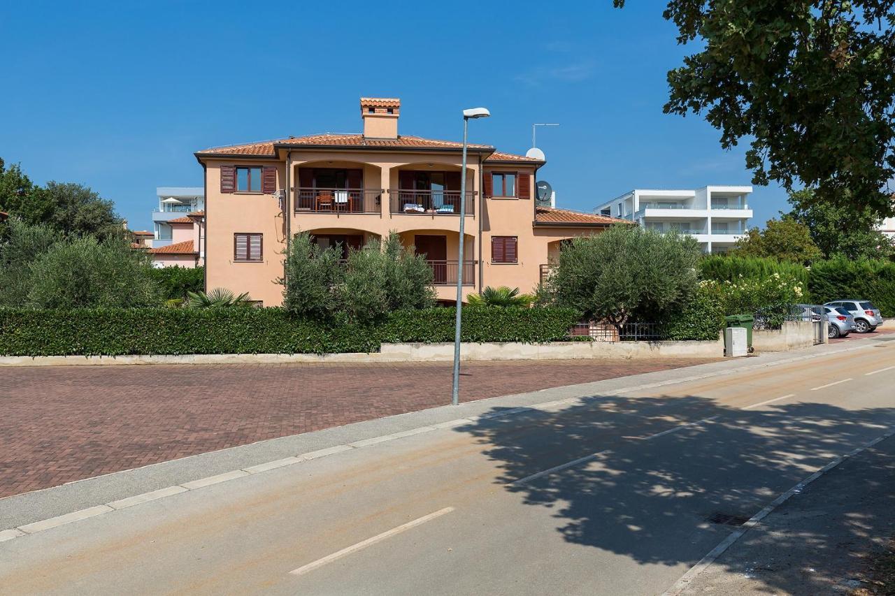 Apartments With A Swimming Pool Novigrad - 7078 Exteriör bild