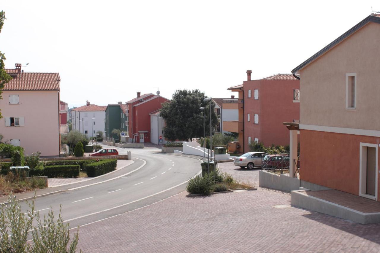 Apartments With A Swimming Pool Novigrad - 7078 Exteriör bild