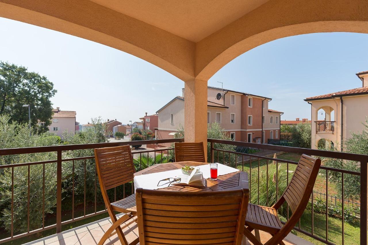 Apartments With A Swimming Pool Novigrad - 7078 Exteriör bild